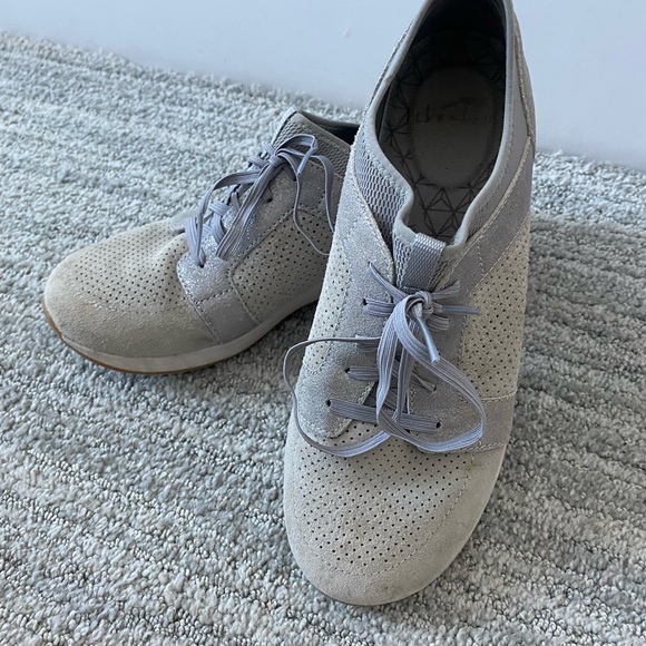Dansko Shoes - Women’s 39 Dansko silver athletic worn few times